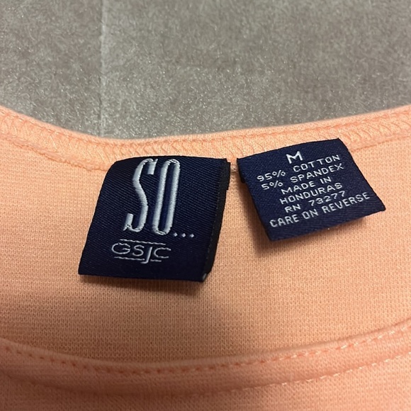 SO brand light peach colored tank top that is form fitted with seams - Picture 7 of 8